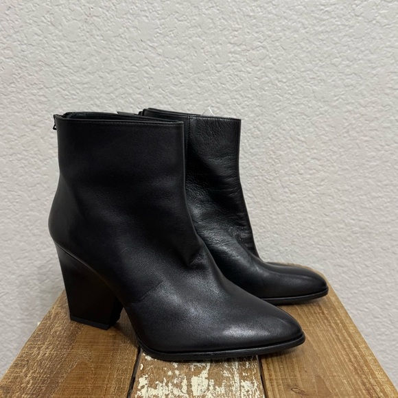 Stuart Weitzman Bedford Black Leather Ankle Booties Size 6.5 - Picture 3 of 9